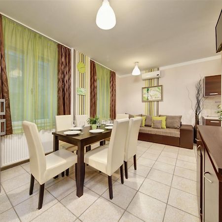 Central Walk Fashionstreet Apartmnts Budapest Bagian luar foto