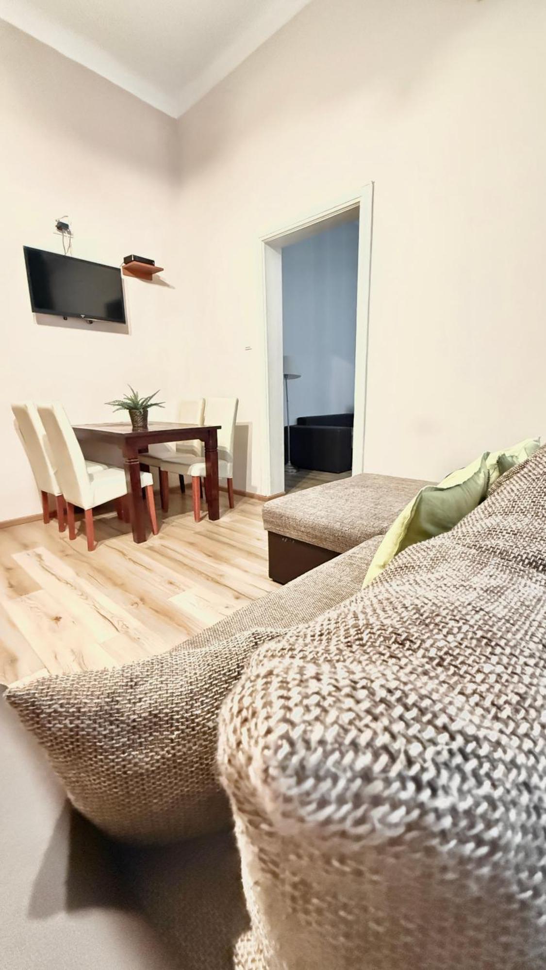 Central Walk Fashionstreet Apartmnts Budapest Bagian luar foto
